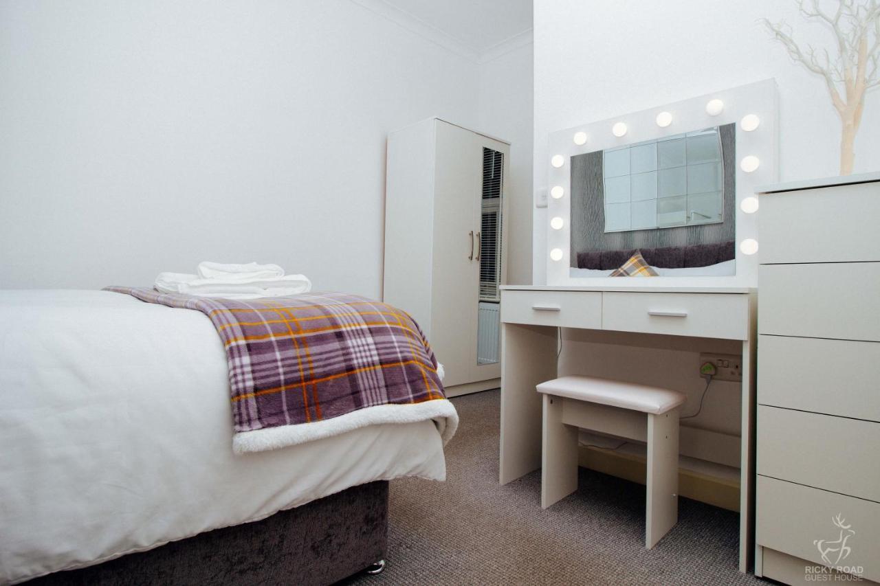 Ricky Road Guest House - "Wizard Studio Room" Available To Book Now Watford  Dış mekan fotoğraf