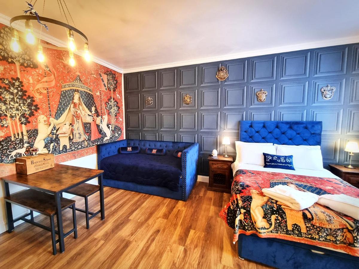 Ricky Road Guest House - "Wizard Studio Room" Available To Book Now Watford  Dış mekan fotoğraf